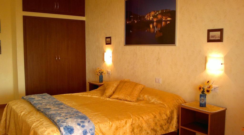 Villa Del Conte Drapia Szoba fotó